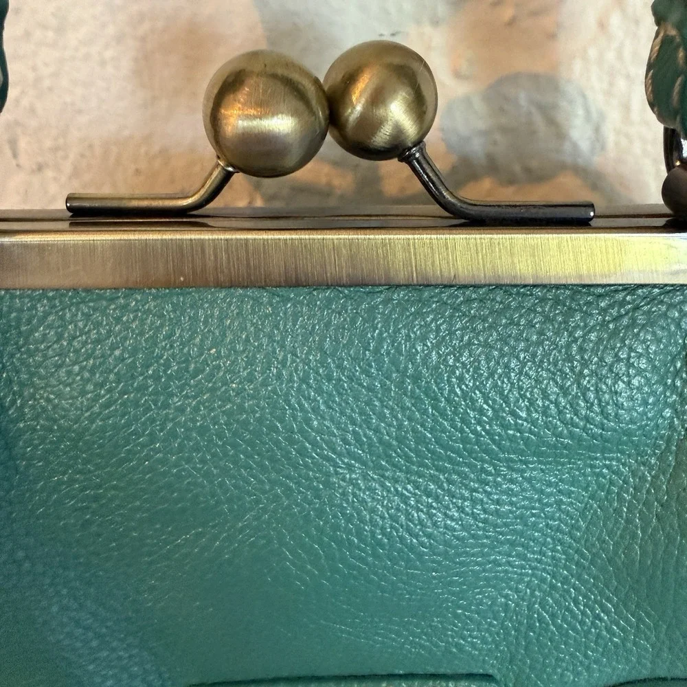 Tommy Bahama Turquoise Faux Leather Kisslock Crossbody Shoulder Bag SAMPLE NEW‎